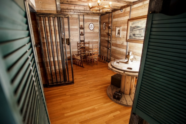 Deadwood Saloon in Masterpiece Escapes